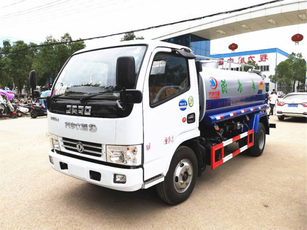 東風多利卡D6灑水車